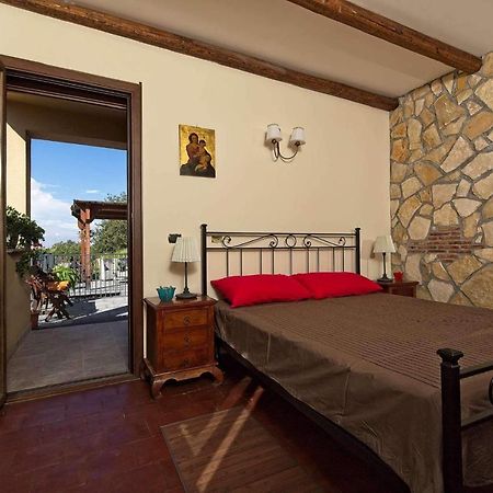 Horse House Apartment Ragalna Bagian luar foto