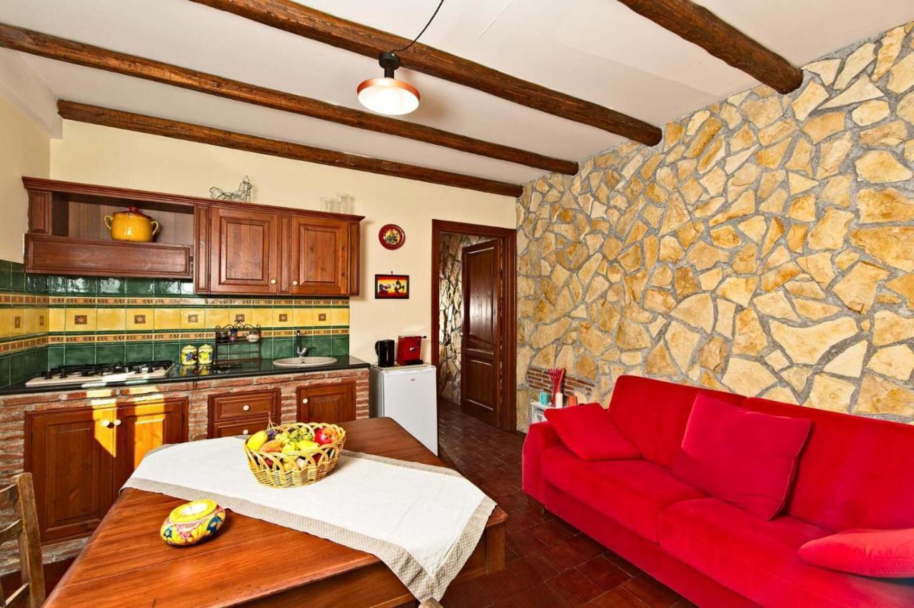 Horse House Apartment Ragalna Bagian luar foto